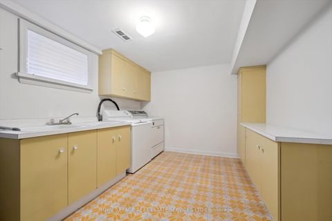 Photo 27 at 7 Gatesgill Crescent, CFB, Toronto