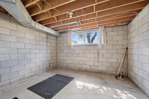 Photo 30 at 7 Gatesgill Crescent, CFB, Toronto