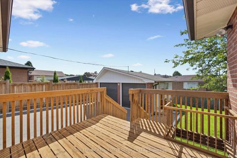 Photo 31 at 7 Gatesgill Crescent, CFB, Toronto
