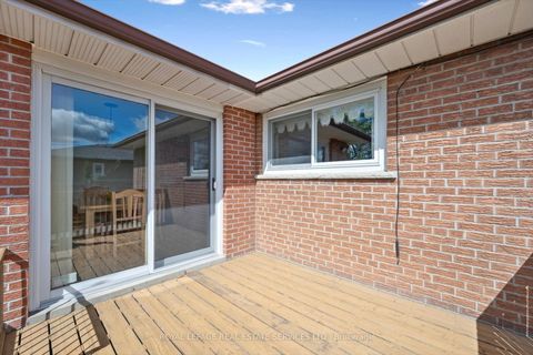 Photo 32 at 7 Gatesgill Crescent, CFB, Toronto