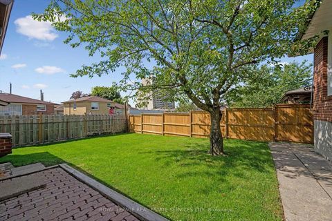 Photo 33 at 7 Gatesgill Crescent, CFB, Toronto