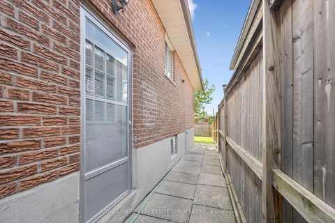 Photo 37 at 7 Gatesgill Crescent, CFB, Toronto