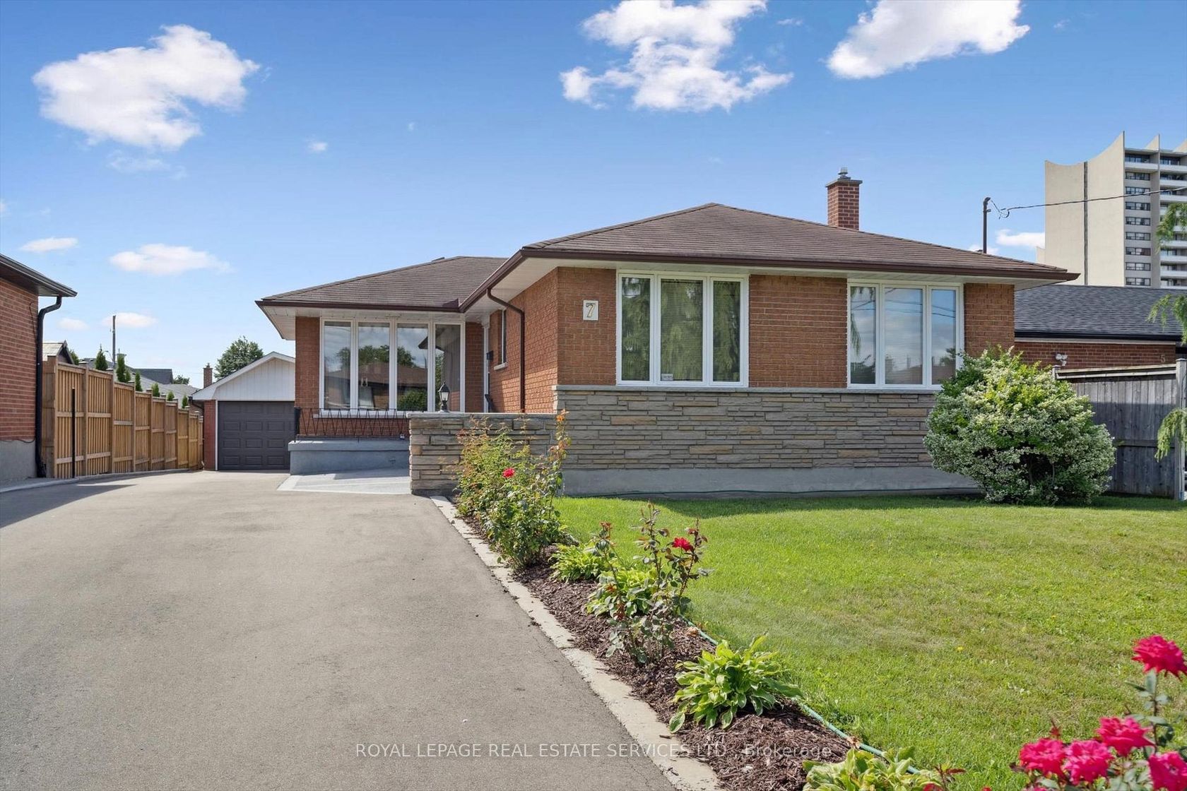 7 Gatesgill Crescent, CFB, Toronto 