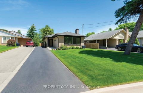 Photo 0 at 33 Moorecroft Crescent, Ionview, Toronto