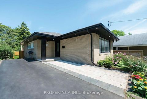 Photo 2 at 33 Moorecroft Crescent, Ionview, Toronto