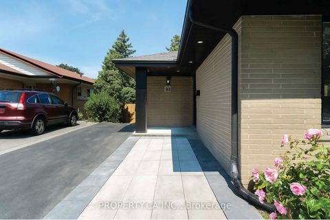 Photo 3 at 33 Moorecroft Crescent, Ionview, Toronto