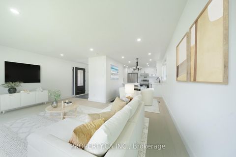 Photo 7 at 33 Moorecroft Crescent, Ionview, Toronto