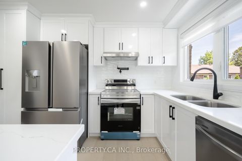 Photo 15 at 33 Moorecroft Crescent, Ionview, Toronto