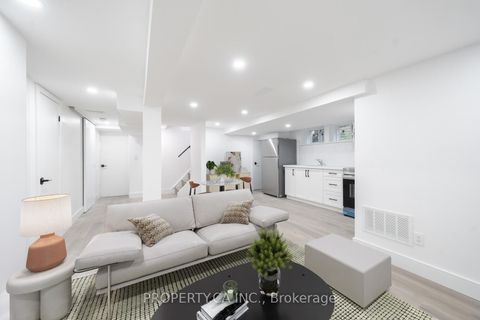 Photo 25 at 33 Moorecroft Crescent, Ionview, Toronto