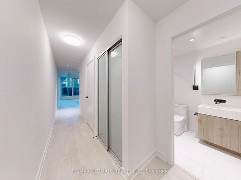 Photo 2 at 207 - 117 Broadway Avenue, Mount Pleasant West, Toronto