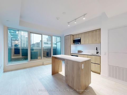 Photo 4 at 207 - 117 Broadway Avenue, Mount Pleasant West, Toronto