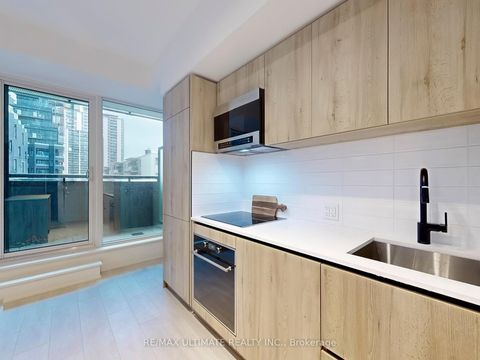 Photo 9 at 207 - 117 Broadway Avenue, Mount Pleasant West, Toronto