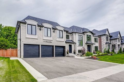 Photo 2 at 82 Burton Grove, King City, King