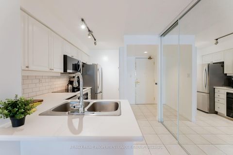 Photo 4 at 211 - 188 Redpath Avenue, Mount Pleasant West, Toronto