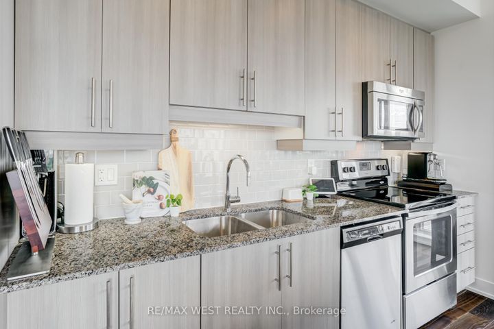 Photo 11 at 1308 - 68 Merton Street, Mount Pleasant West, Toronto