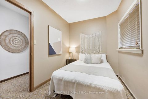 Photo 10 at 1197 Dufferin Street, Junction, Toronto