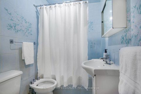 Photo 14 at 1197 Dufferin Street, Junction, Toronto