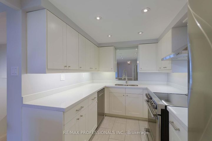 Photo 18 at E8 - 284 Mill Road, Markland Wood, Toronto