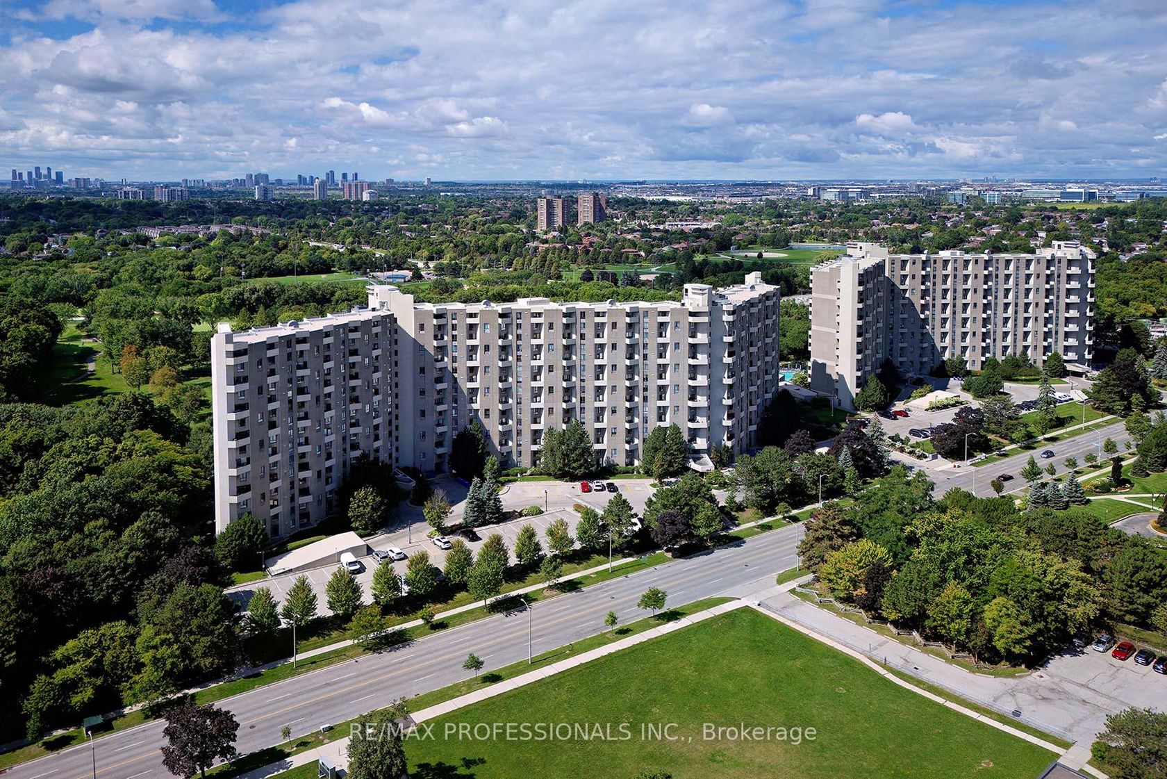 E8 - 284 Mill Road, Markland Wood, Toronto 
