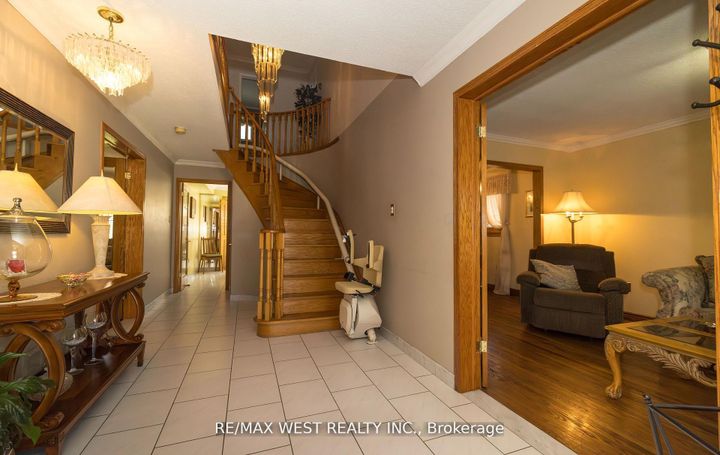 Photo 3 at 52 Amantine Crescent, Fletcher's Creek South, Brampton