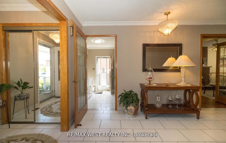 Photo 8 at 52 Amantine Crescent, Fletcher's Creek South, Brampton