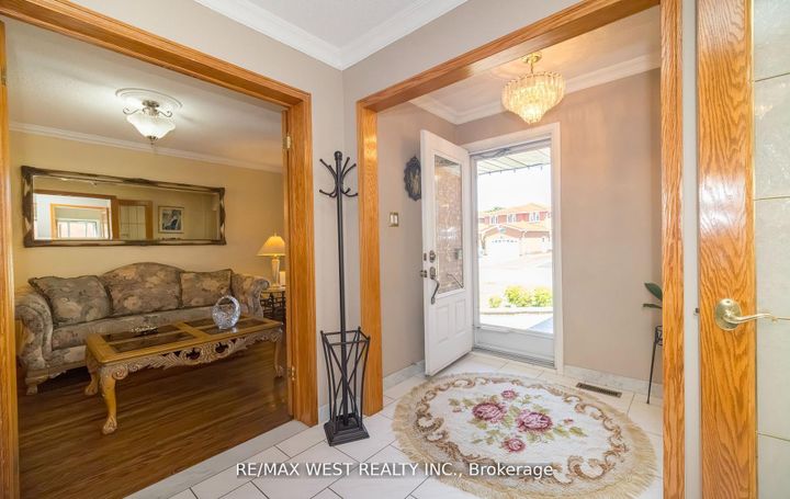 Photo 13 at 52 Amantine Crescent, Fletcher's Creek South, Brampton