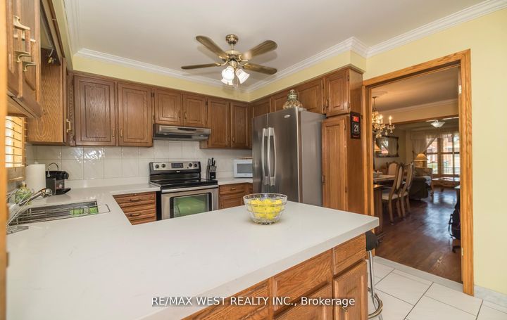 Photo 18 at 52 Amantine Crescent, Fletcher's Creek South, Brampton