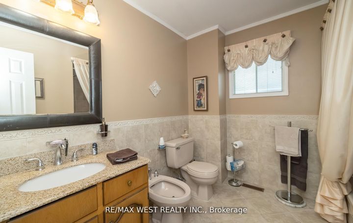 Photo 20 at 52 Amantine Crescent, Fletcher's Creek South, Brampton