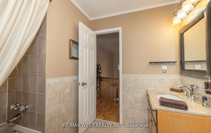 Photo 21 at 52 Amantine Crescent, Fletcher's Creek South, Brampton