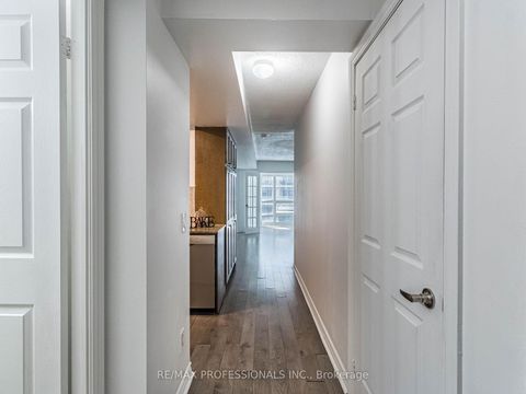 Photo 3 at 707 - 763 Bay Street, Bay Street Corridor, Toronto