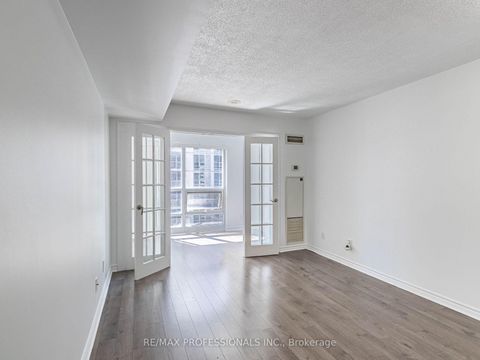Photo 4 at 707 - 763 Bay Street, Bay Street Corridor, Toronto