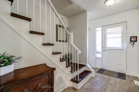 Photo 4 at 680 Gibney Crescent, Summerhill Estates, Newmarket