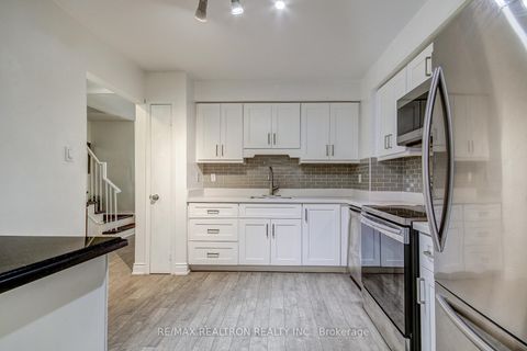 Photo 10 at 680 Gibney Crescent, Summerhill Estates, Newmarket