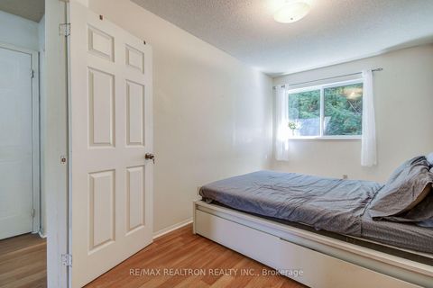 Photo 31 at 680 Gibney Crescent, Summerhill Estates, Newmarket