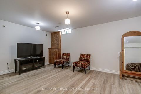 Photo 36 at 680 Gibney Crescent, Summerhill Estates, Newmarket