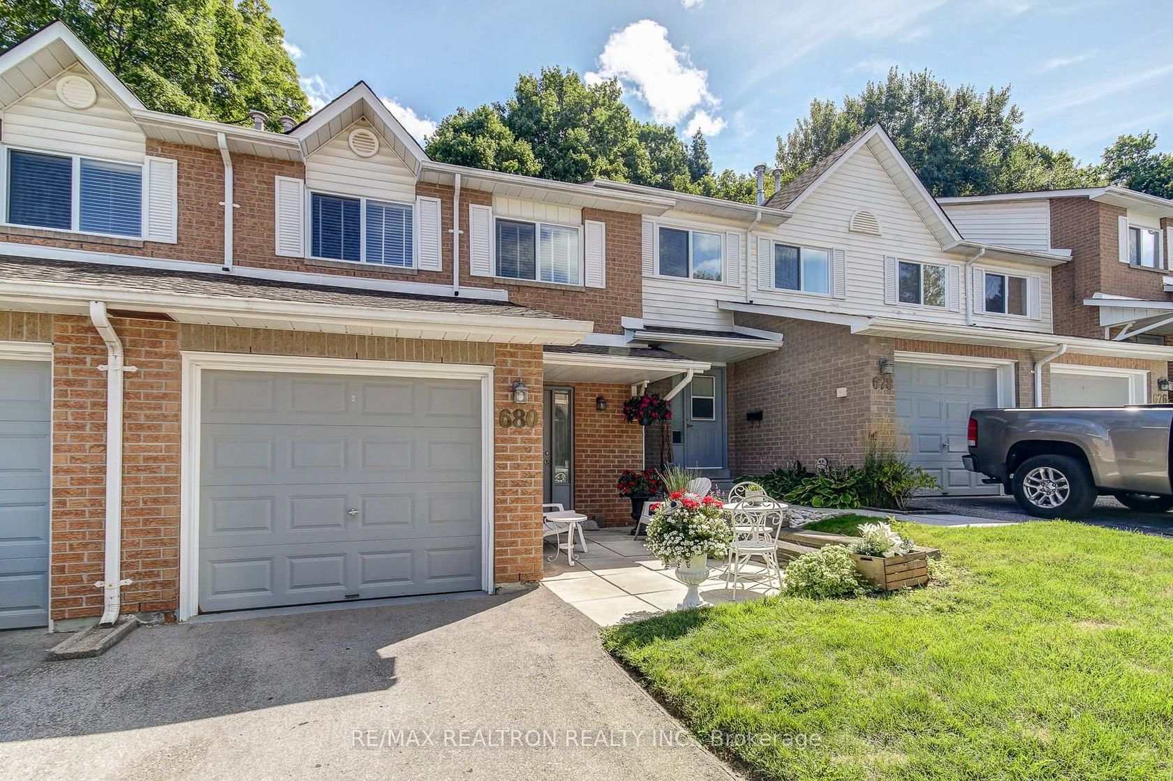 680 Gibney Crescent, Summerhill Estates, Newmarket photo 2