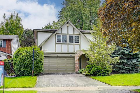Photo 2 at 11 Abbeywood Trail, Don Mills, Toronto
