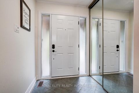 Photo 3 at 11 Abbeywood Trail, Don Mills, Toronto