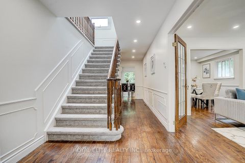 Photo 4 at 11 Abbeywood Trail, Don Mills, Toronto