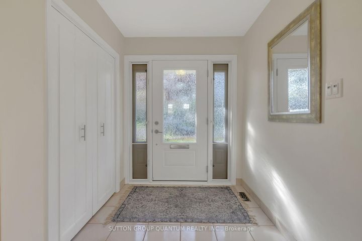 Photo 5 at 951 Streamway Crescent, Applewood, Mississauga