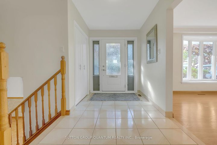 Photo 6 at 951 Streamway Crescent, Applewood, Mississauga
