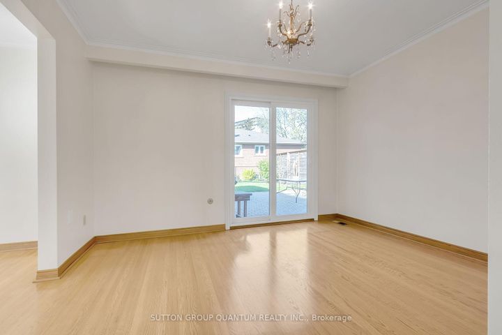 Photo 14 at 951 Streamway Crescent, Applewood, Mississauga