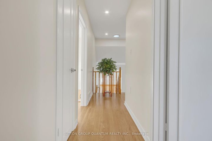 Photo 21 at 951 Streamway Crescent, Applewood, Mississauga