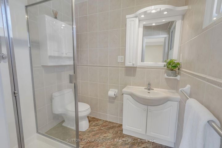 Photo 25 at 951 Streamway Crescent, Applewood, Mississauga