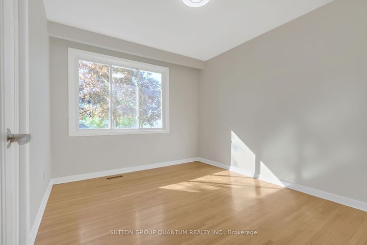 Photo 27 at 951 Streamway Crescent, Applewood, Mississauga