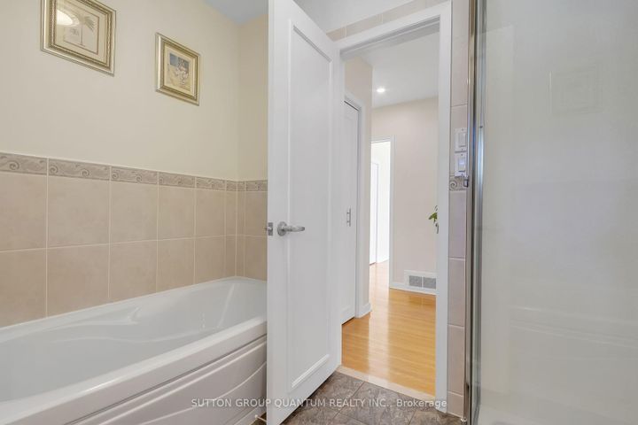 Photo 29 at 951 Streamway Crescent, Applewood, Mississauga