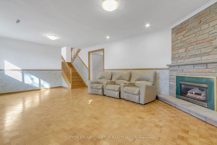 Photo 31 at 951 Streamway Crescent, Applewood, Mississauga