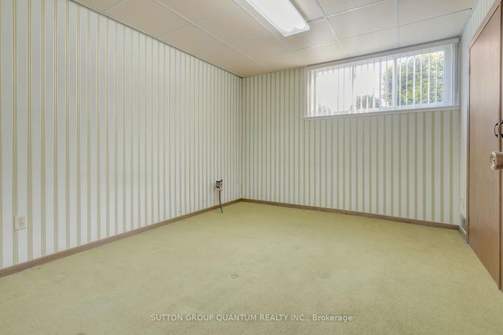 Photo 33 at 951 Streamway Crescent, Applewood, Mississauga