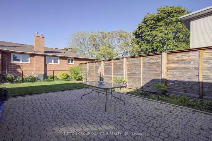 Photo 39 at 951 Streamway Crescent, Applewood, Mississauga