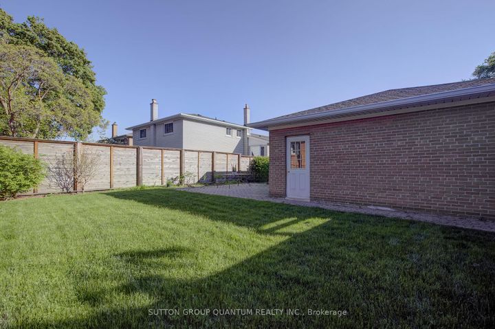 Photo 44 at 951 Streamway Crescent, Applewood, Mississauga